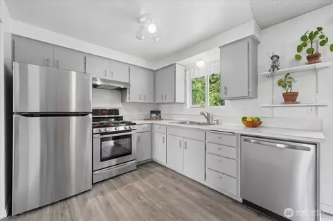 Kitchen - 11314 E Ibberson Dr, Everett, WA 98208 photo 2 of 4