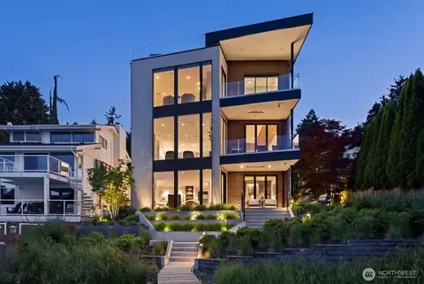 9810 SE Shoreland Dr, Bellevue, WA 98004