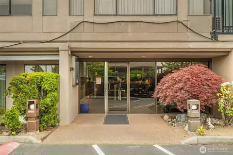 601 S 227th St #403N, Des Moines, WA 98198