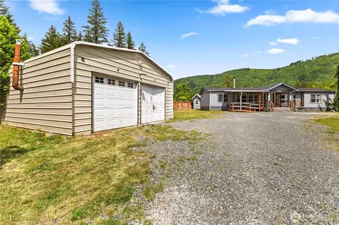 8324 Golden Valley Blvd, Maple Falls, WA 98266