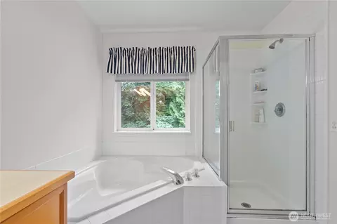 Bath - 12118 NE 171st Pl #E203, Bothell, WA 98011 photo 2 of 4