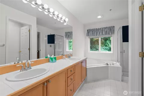 Bath - 12118 NE 171st Pl #E203, Bothell, WA 98011 photo 3 of 4