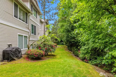 Exterior - 12118 NE 171st Pl #E203, Bothell, WA 98011 photo 3 of 5