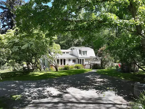 333 Whitewebs Ln, Greenbank, WA 98253