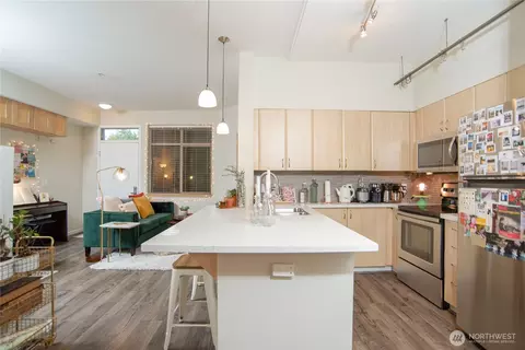 812 5th Ave N #102, Seattle, WA 98109