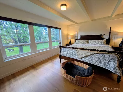 Bedroom - 24 Shady Ln, Eastsound, WA 98245 photo 2 of 7