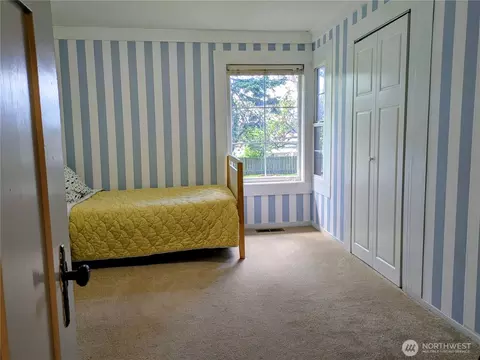 Bedroom - 24 Shady Ln, Eastsound, WA 98245 photo 4 of 7
