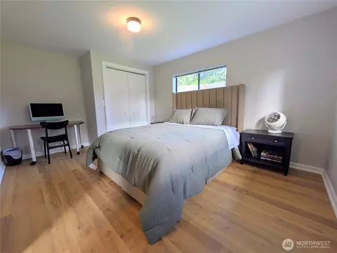 Bedroom - 24 Shady Ln, Eastsound, WA 98245 photo 6 of 7