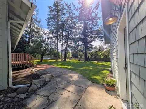 Exterior - 24 Shady Ln, Eastsound, WA 98245 photo 10 of 15