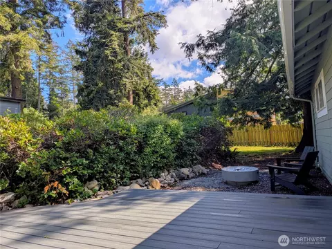 Exterior - 24 Shady Ln, Eastsound, WA 98245 photo 2 of 15