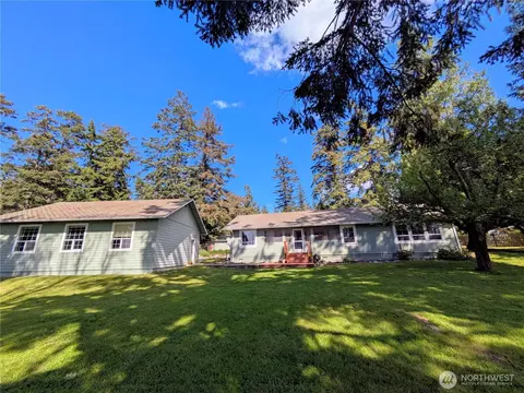 24 Shady Ln, Eastsound, WA 98245