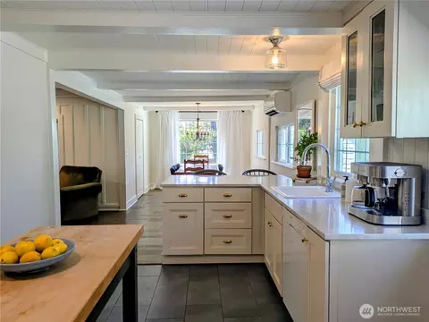 Kitchen - 24 Shady Ln, Eastsound, WA 98245 photo 1 of 5