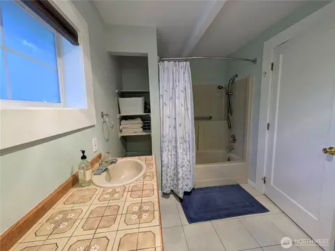 Bath - 24 Shady Ln, Eastsound, WA 98245 photo 1 of 3
