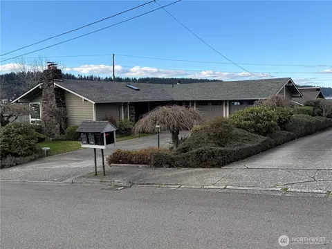 1100 N 38th St, Renton, WA 98056
