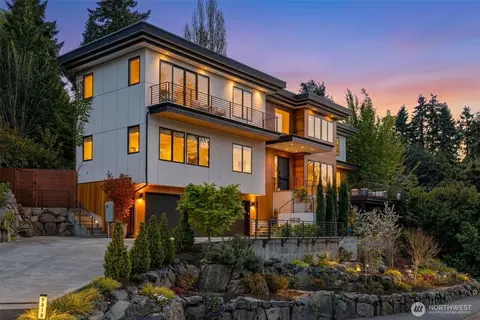 9818 SE 42nd Pl, Mercer Island, WA 98040