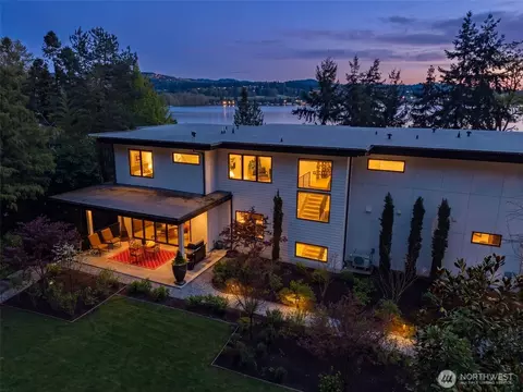 9818 SE 42nd Pl, Mercer Island, WA 98040