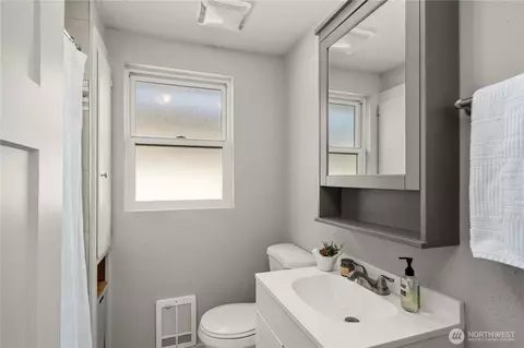 Bath - 407 E Wright Ave, Tacoma, WA 98404 photo 2 of 2