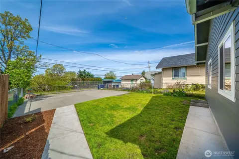 Exterior - 407 E Wright Ave, Tacoma, WA 98404 photo 14 of 19