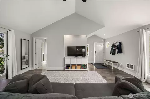 Entry Way - 407 E Wright Ave, Tacoma, WA 98404 photo 1 of 1