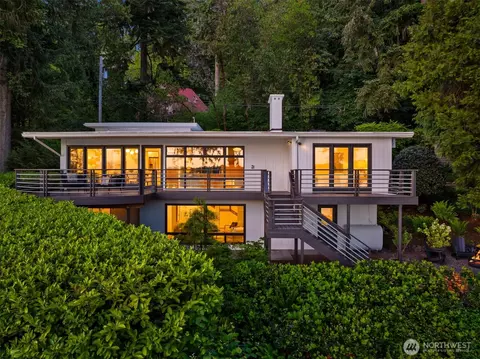 9453 Olympus Beach Rd NE, Bainbridge Island, WA 98110
