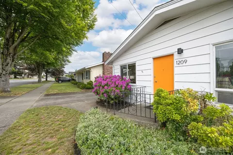 1209 Grover St, Lynden, WA 98264