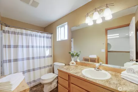 Bath - 13413 32nd Dr SE, Mill Creek, WA 98012 photo 3 of 4