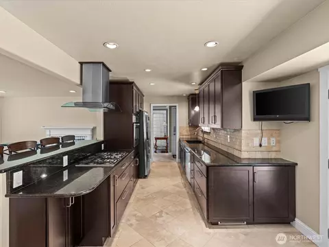 Kitchen - 10610 NE 190th St, Bothell, WA 98011 photo 4 of 7