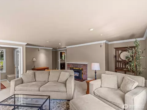 Living - 10610 NE 190th St, Bothell, WA 98011 photo 7 of 8