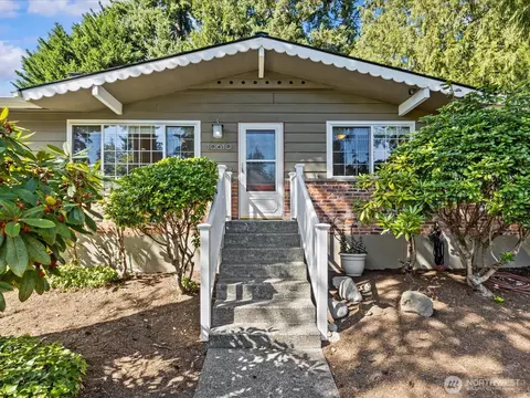 Exterior - 10610 NE 190th St, Bothell, WA 98011 photo 5 of 13