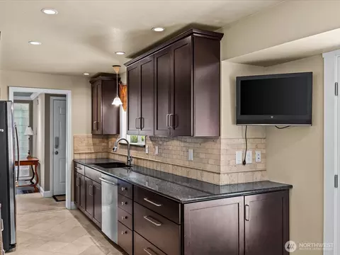 Kitchen - 10610 NE 190th St, Bothell, WA 98011 photo 5 of 7