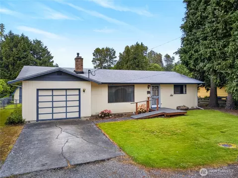 113 N Hawthorne St, Burlington, WA 98233