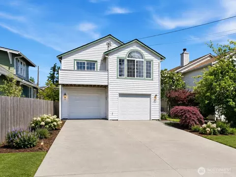 512 N 104th St, Seattle, WA 98133