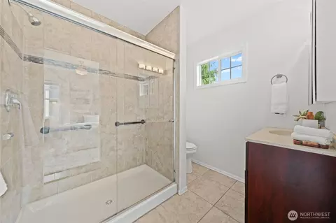 Bath - 17502 113th Ave NE, Bothell, WA 98011 photo 1 of 3