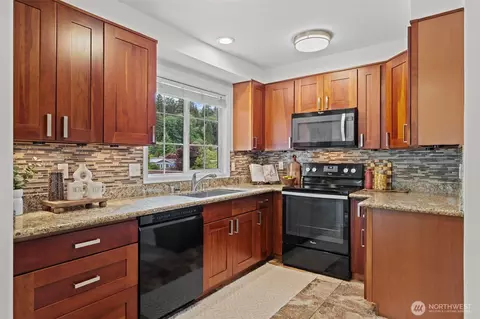 Kitchen - 17502 113th Ave NE, Bothell, WA 98011 photo 2 of 2