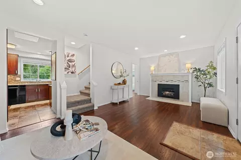Living - 17502 113th Ave NE, Bothell, WA 98011 photo 2 of 3