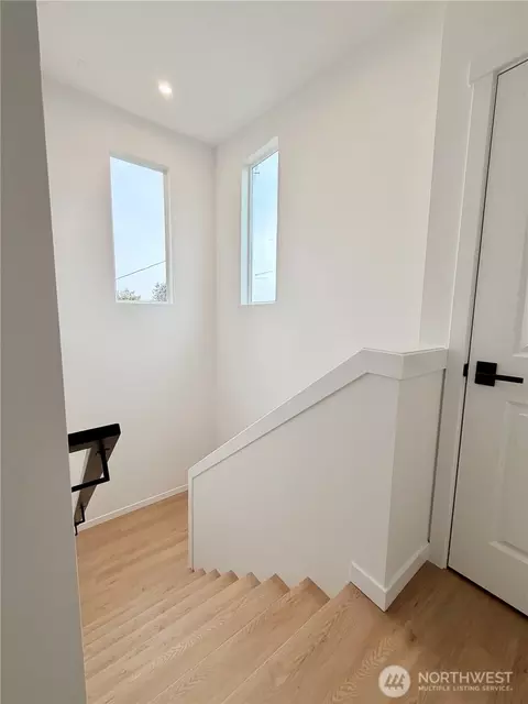 Entry Way - 9745 4th Ave W, Everett, WA 98204 photo 2 of 2
