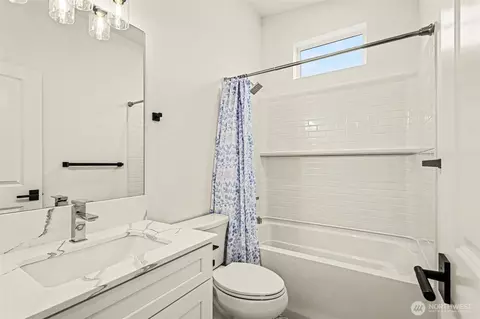 Bath - 9745 4th Ave W, Everett, WA 98204 photo 3 of 3