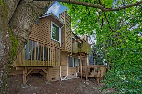 301 W Raye St #106, Seattle, WA 98119