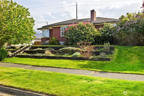 126 W 14th St, Port Angeles, WA 98362