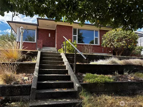 126 W 14th St, Port Angeles, WA 98362