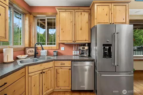 Kitchen - 19205 212th St E, Orting, WA 98360 photo 4 of 5
