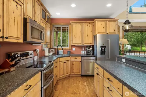Kitchen - 19205 212th St E, Orting, WA 98360 photo 3 of 5
