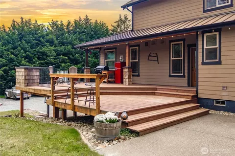 Exterior - 19205 212th St E, Orting, WA 98360 photo 5 of 14