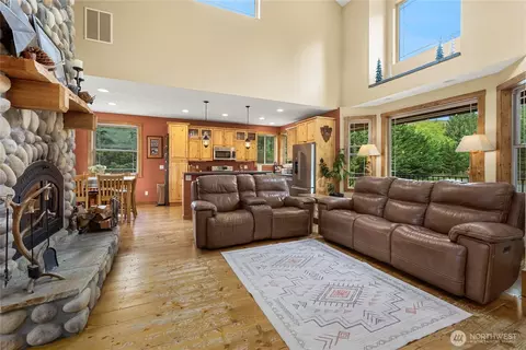 Living - 19205 212th St E, Orting, WA 98360 photo 1 of 2