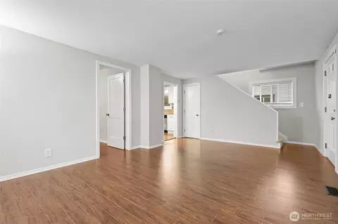 Living - 918 Maple St, Everett, WA 98201 photo 6 of 6