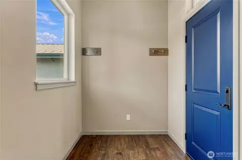 Entry Way - 2111 Paramount St, Walla Walla, WA 99362 photo 1 of 2