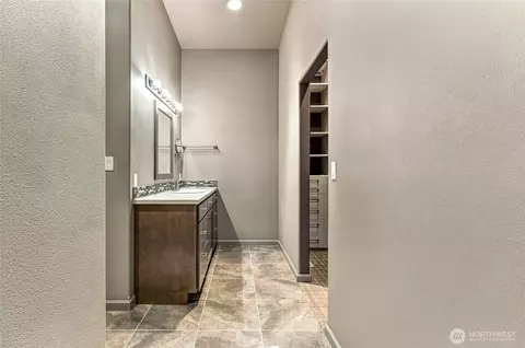 Bath - 2111 Paramount St, Walla Walla, WA 99362 photo 1 of 4