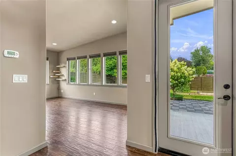 Entry Way - 2111 Paramount St, Walla Walla, WA 99362 photo 2 of 2