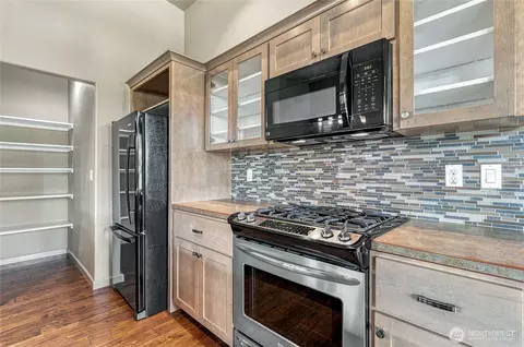 Kitchen - 2111 Paramount St, Walla Walla, WA 99362 photo 2 of 3