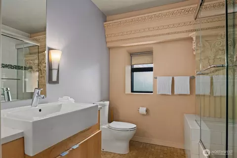 Bath - 1845 16th Ave, Seattle, WA 98122 photo 3 of 4